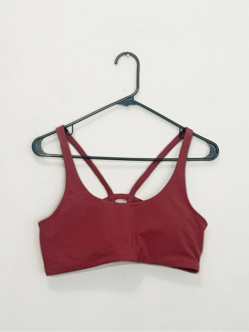 Vuori Yosemite Strappy Sports Bra in Spice Rust size Large - Picture 2 of 7